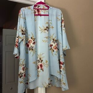 🌹Powder blue flowered kimono cardigan.
